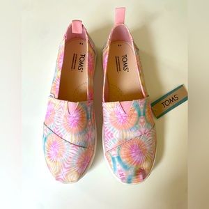 Toms shoes size 8
